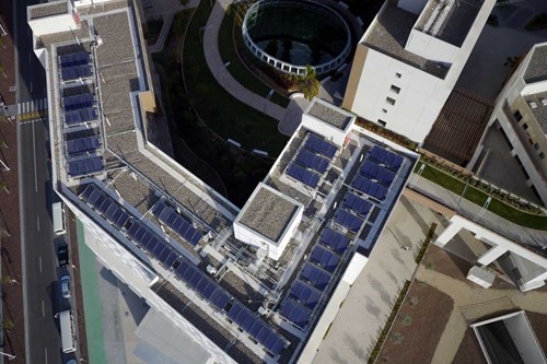 he-thong-may-nuoc-nong-nang-luong-mat-troi-thuong-mai-solahart